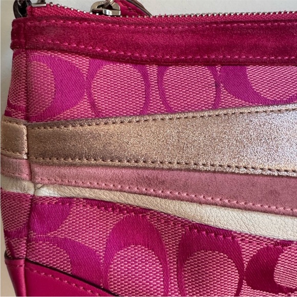 Vintage 2004 Coach Wave
Patchwork Pink Suede & Leather
Pochette Bag Y2k - Picture 5 of 8